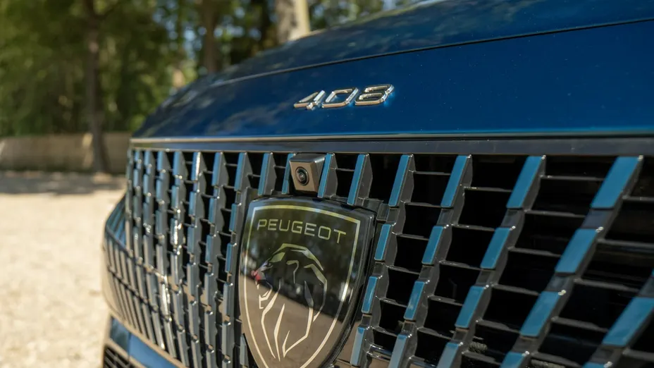 PEUGEOT 408 -