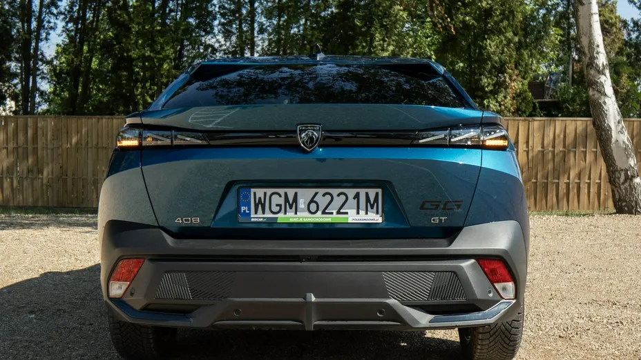 PEUGEOT 408 -