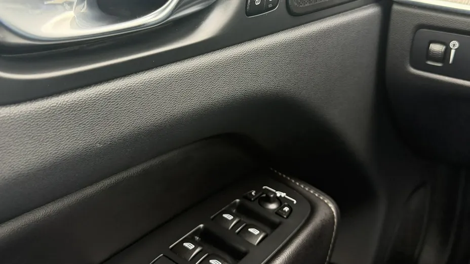 VOLVO XC60 -
