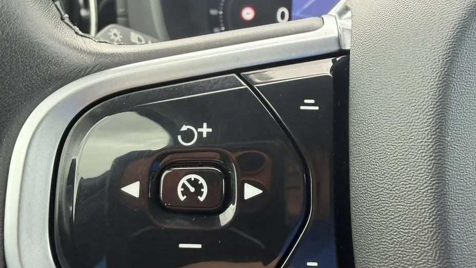 VOLVO XC60 -