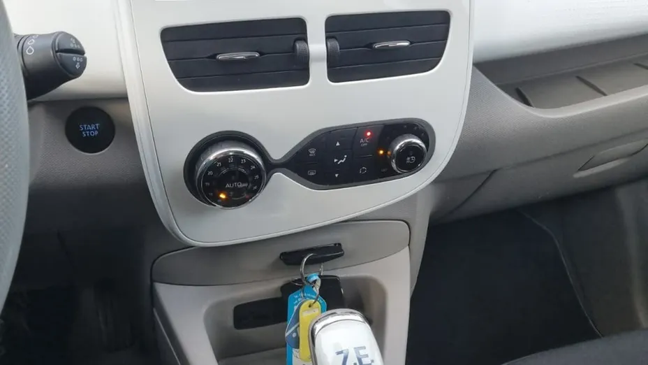 RENAULT ZOE -