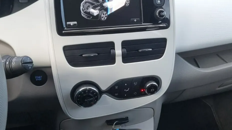 RENAULT ZOE -