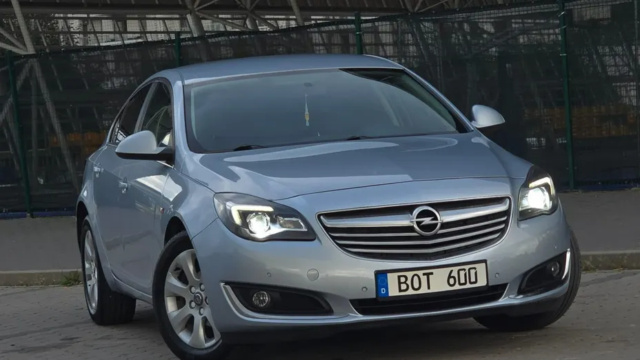OPEL Insignia -