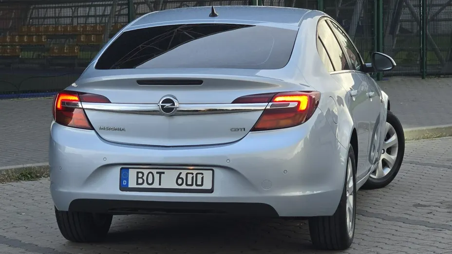 OPEL Insignia -