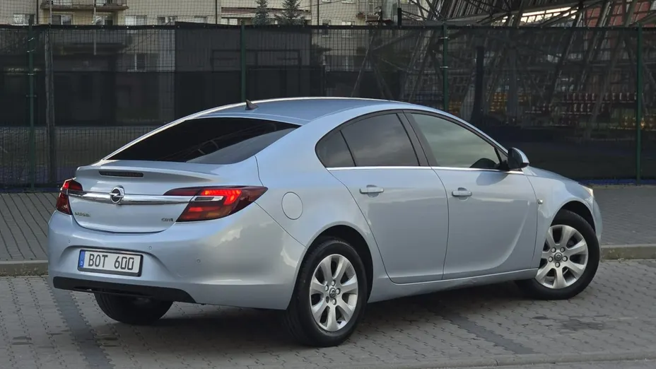 OPEL Insignia -