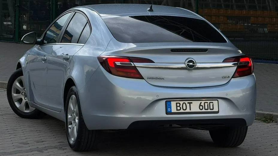 OPEL Insignia -