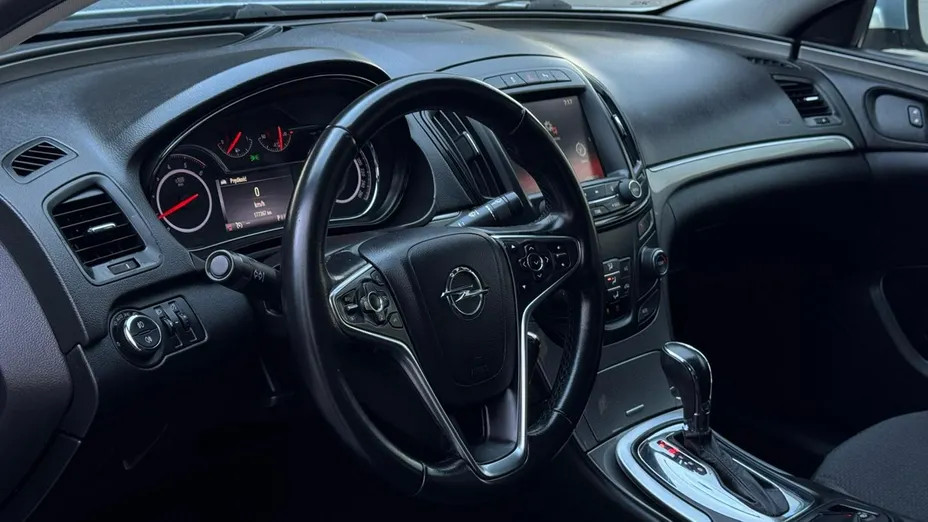 OPEL Insignia -