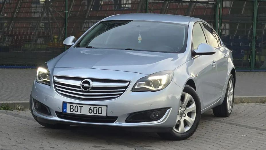 OPEL Insignia -