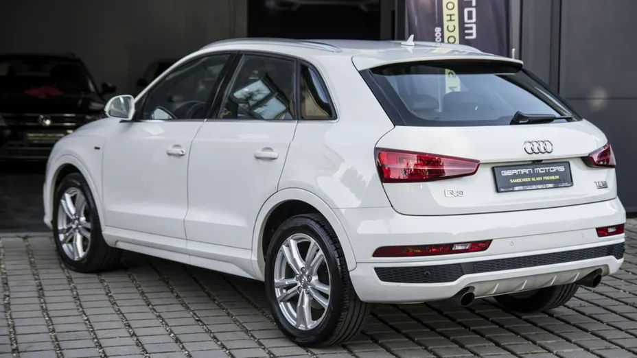 AUDI Q3 -