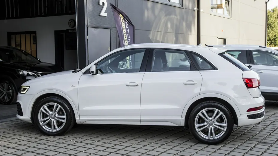 AUDI Q3 -