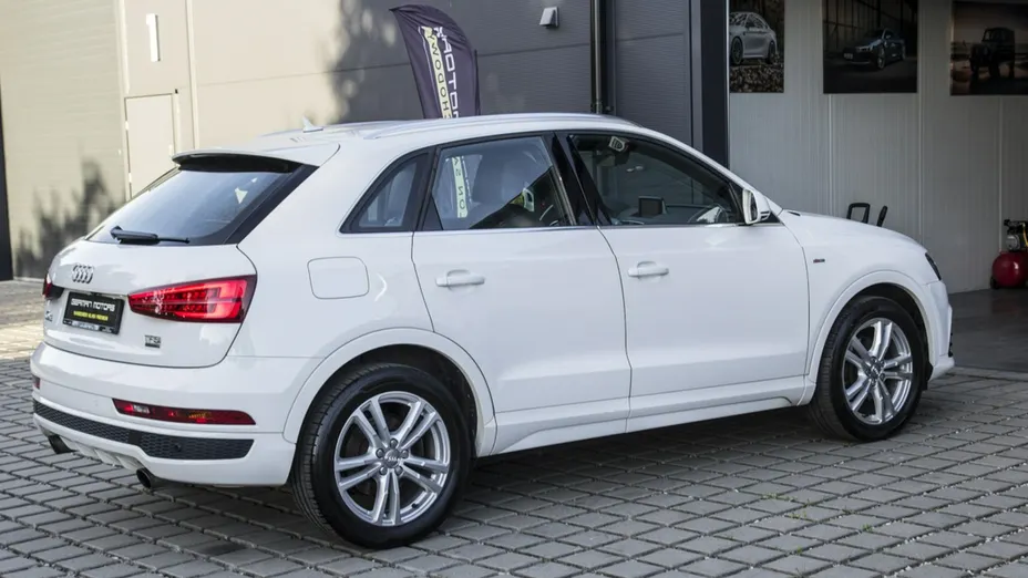 AUDI Q3 -