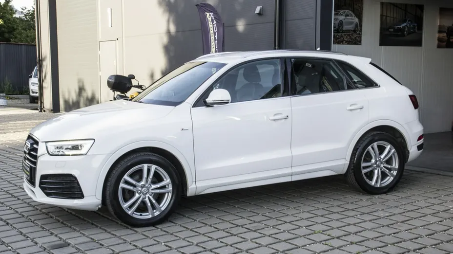 AUDI Q3 -