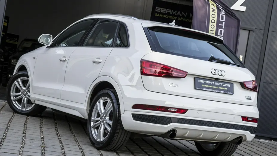 AUDI Q3 -