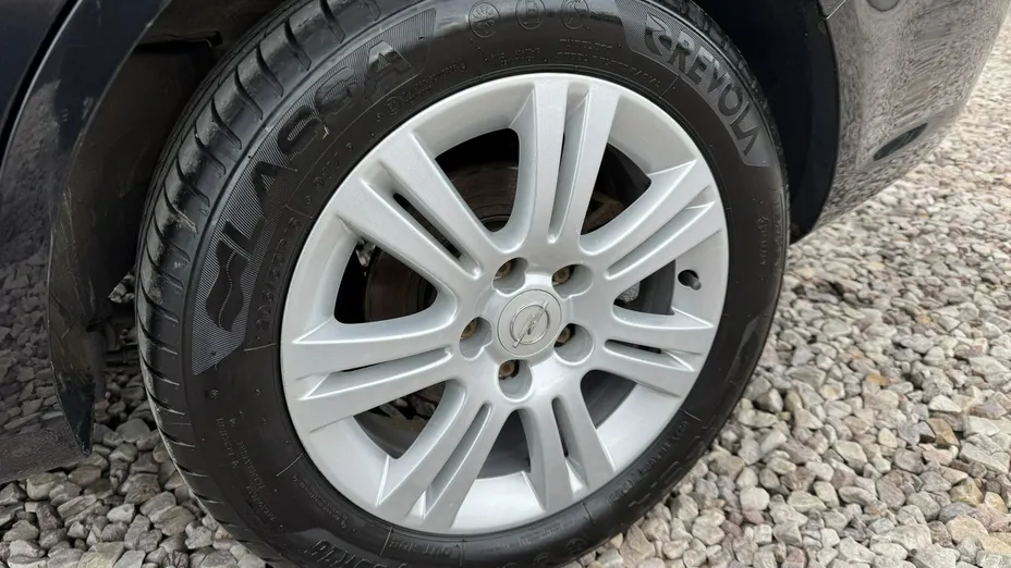 OPEL Zafira -