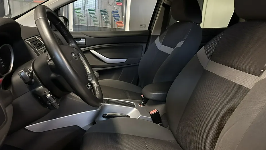 FORD Kuga -