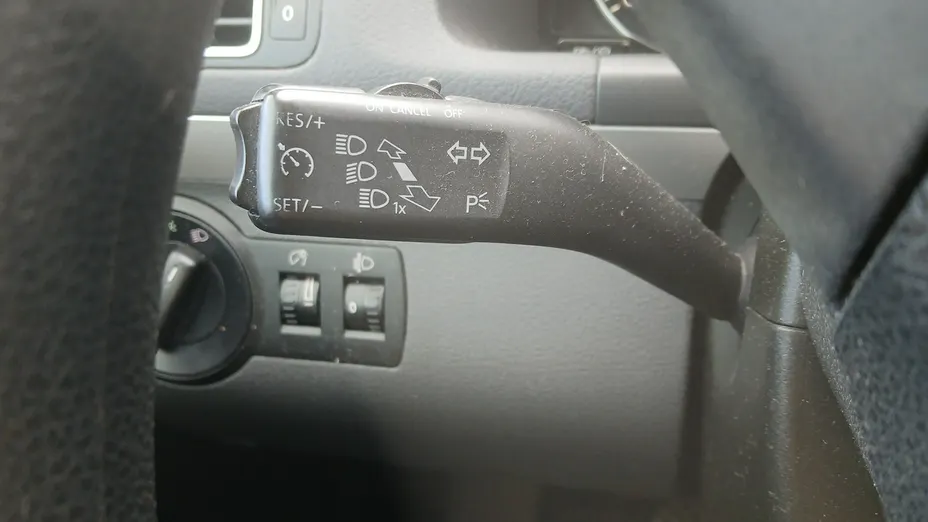 VOLKSWAGEN Touran -