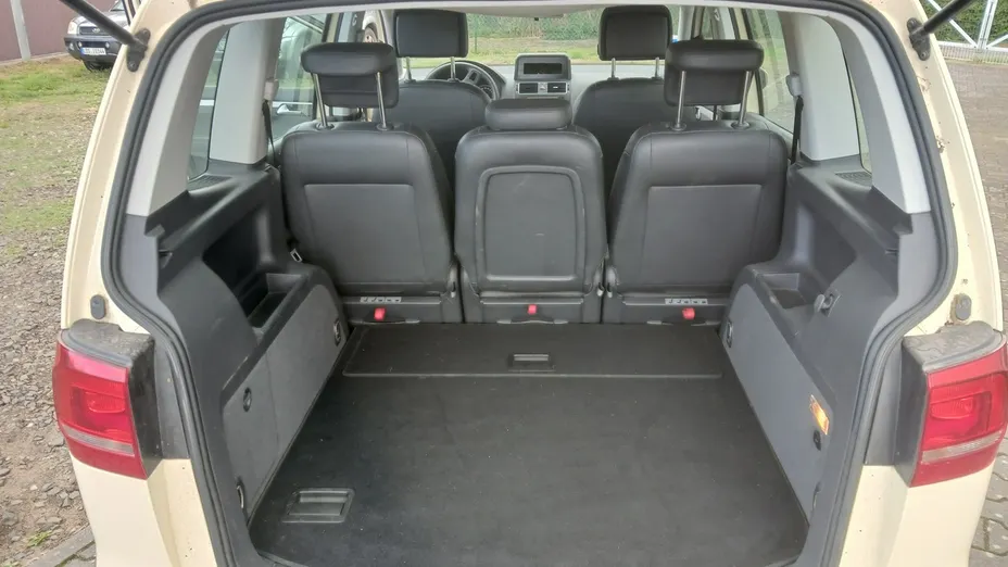 VOLKSWAGEN Touran -
