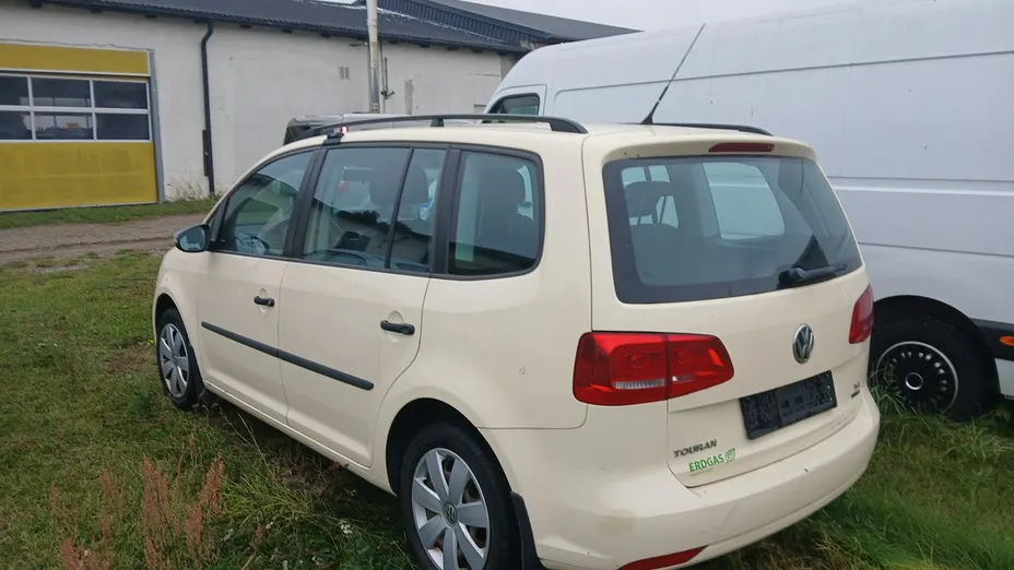 VOLKSWAGEN Touran -