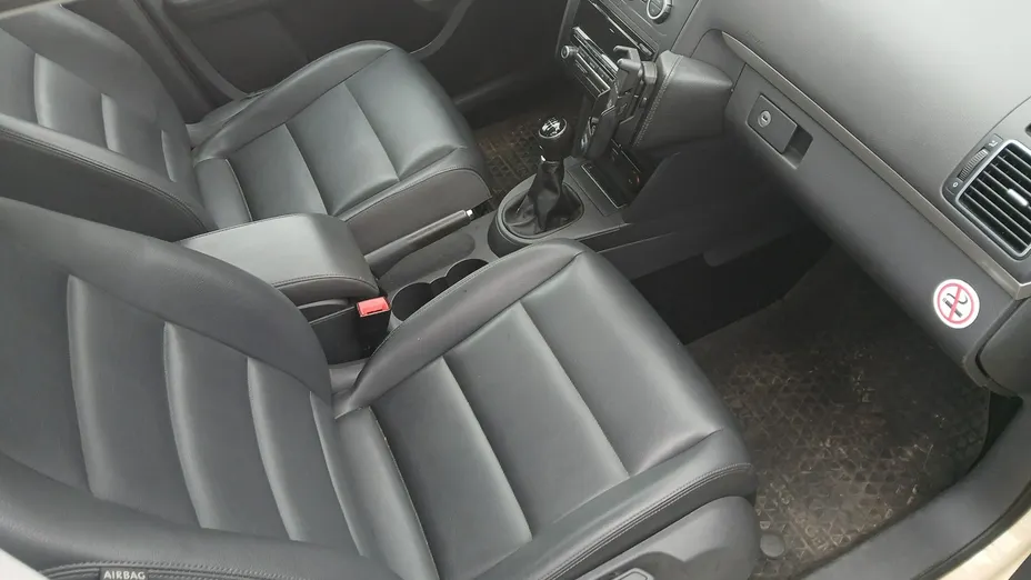 VOLKSWAGEN Touran -