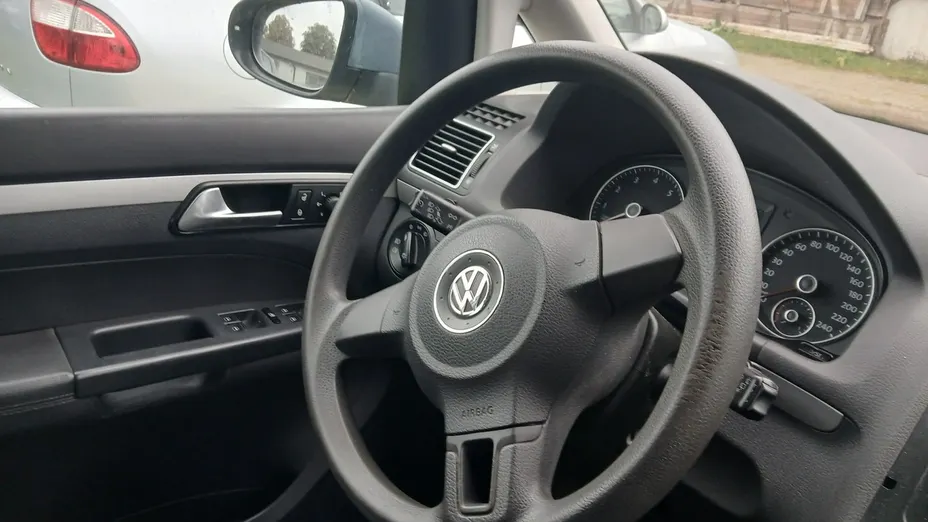 VOLKSWAGEN Touran -