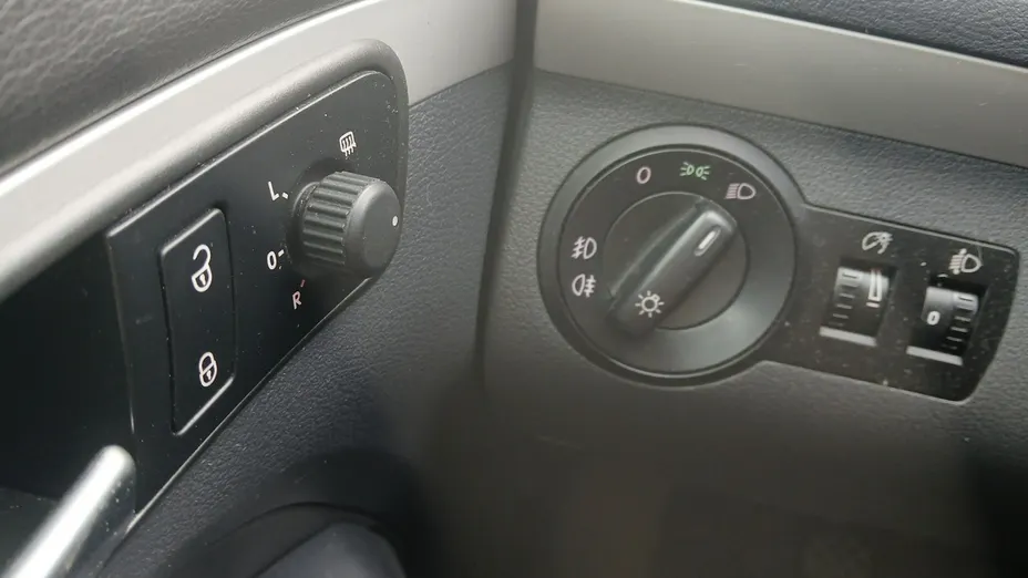 VOLKSWAGEN Touran -