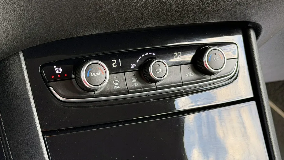 OPEL Grandland X -