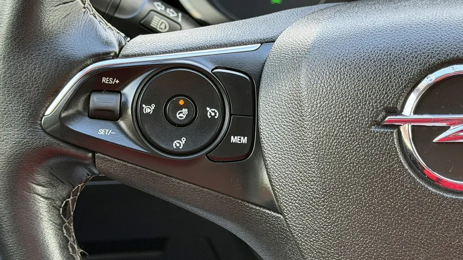 OPEL Grandland X -