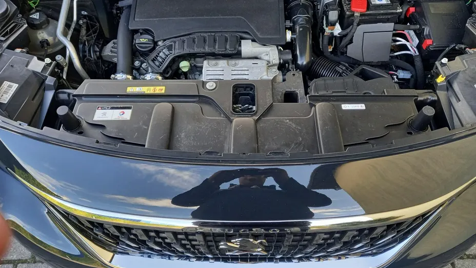 PEUGEOT 3008 -