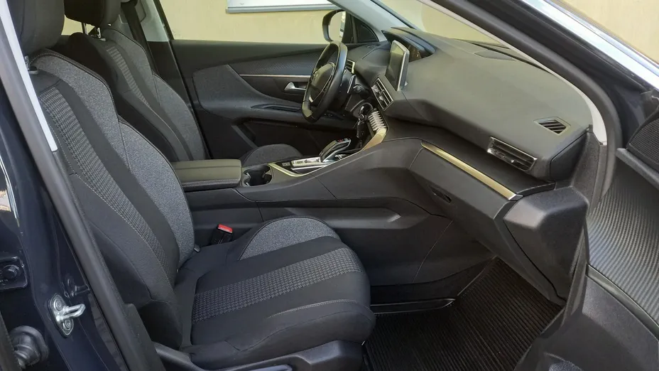 PEUGEOT 3008 -