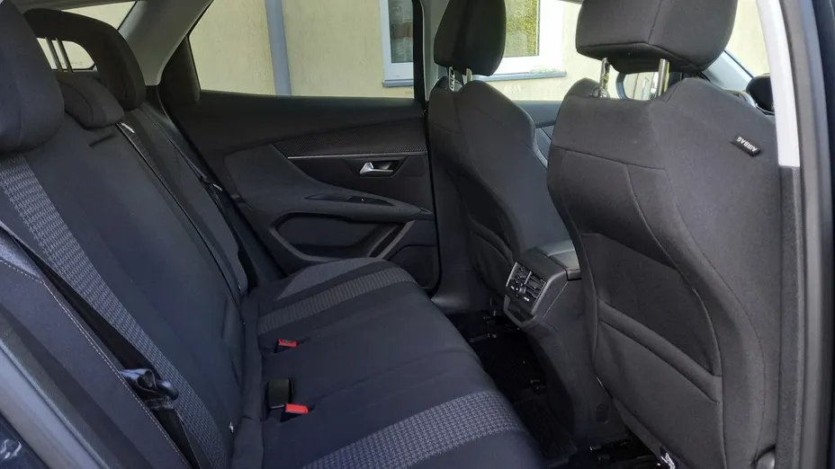 PEUGEOT 3008 -