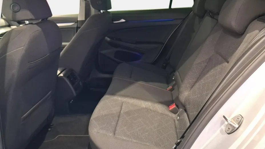 VOLKSWAGEN Golf -