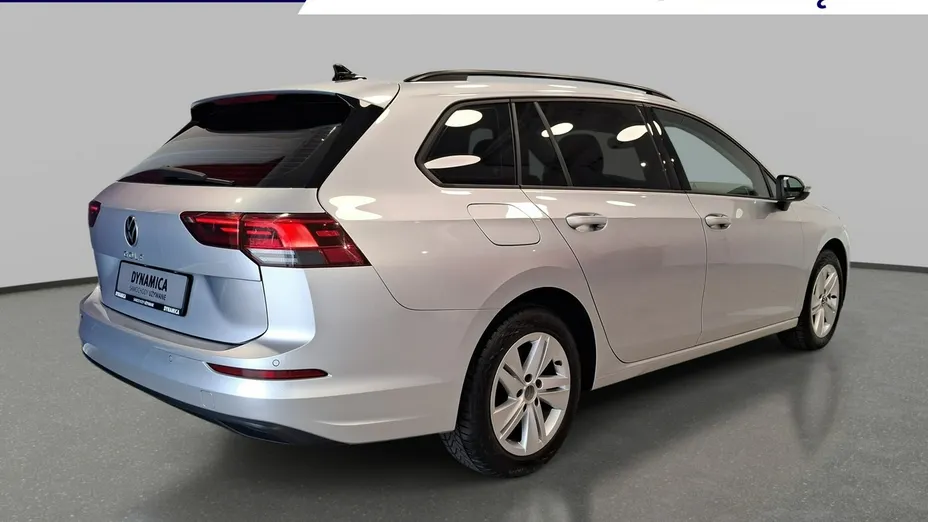 VOLKSWAGEN Golf -