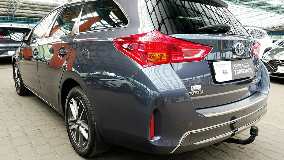 TOYOTA Auris -