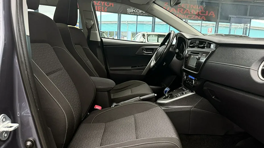 TOYOTA Auris -