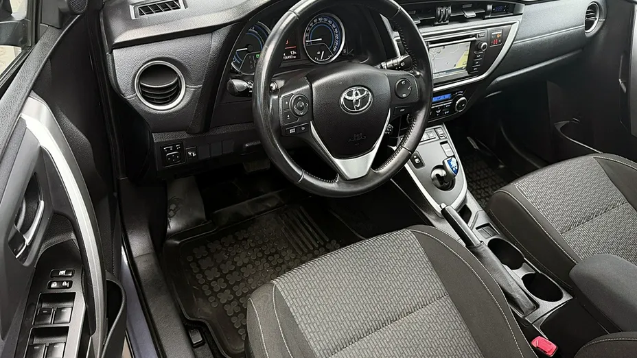 TOYOTA Auris -