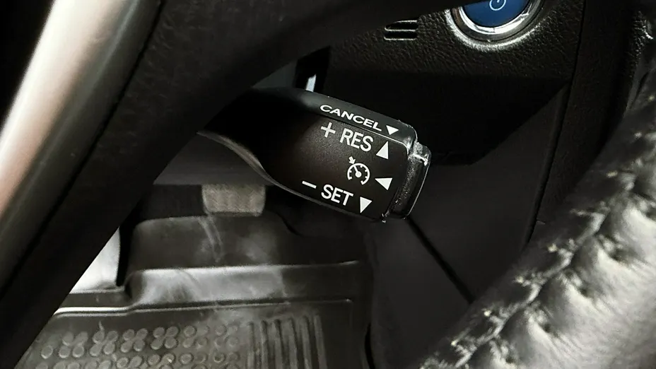 TOYOTA Auris -