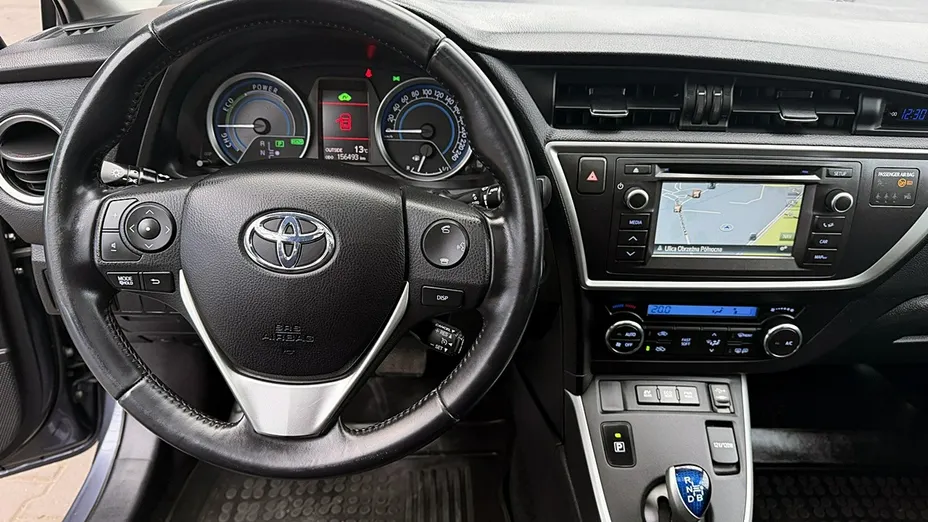 TOYOTA Auris -