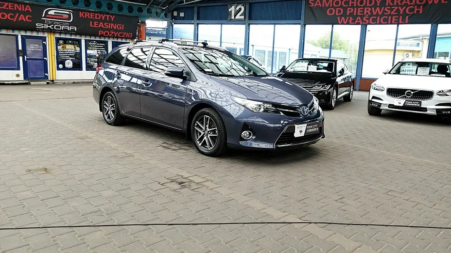 TOYOTA Auris -