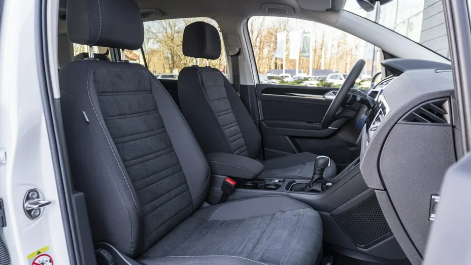 VOLKSWAGEN Touran -