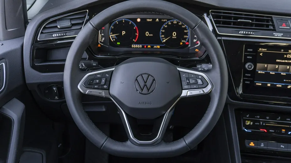 VOLKSWAGEN Touran -