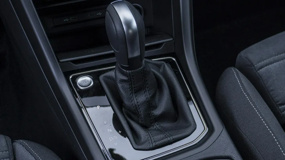 VOLKSWAGEN Touran -
