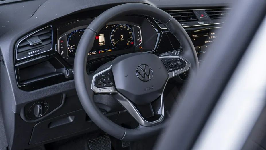VOLKSWAGEN Touran -