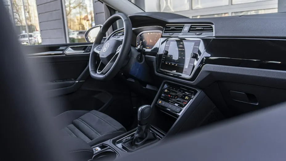 VOLKSWAGEN Touran -