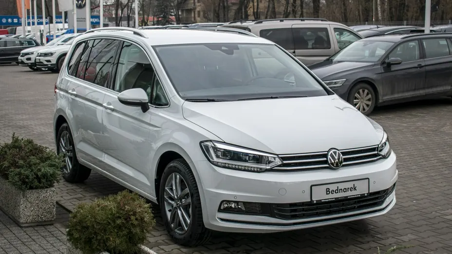 VOLKSWAGEN Touran -