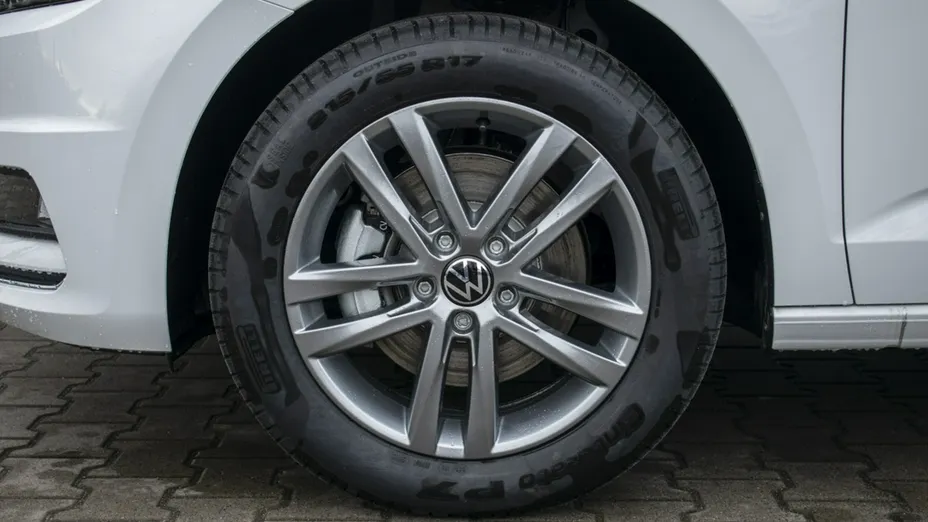 VOLKSWAGEN Touran -