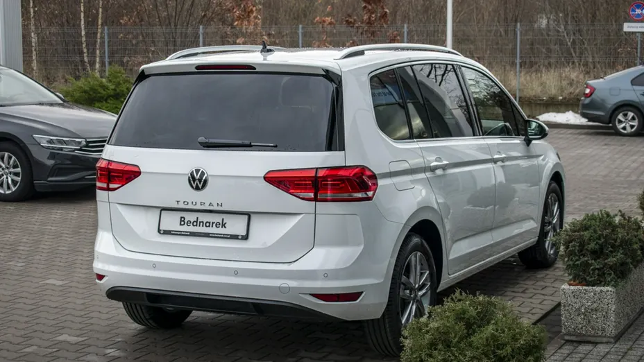 VOLKSWAGEN Touran -