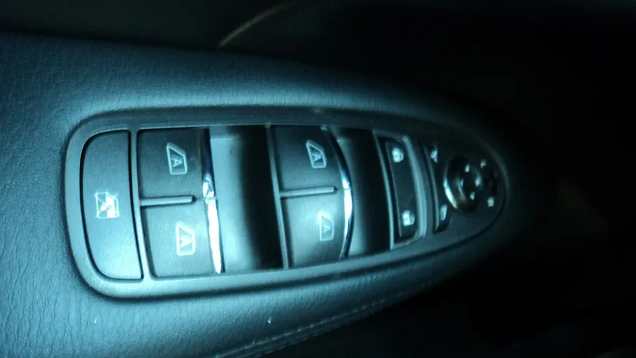 INFINITI M -