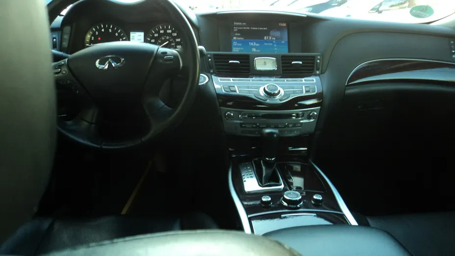 INFINITI M -