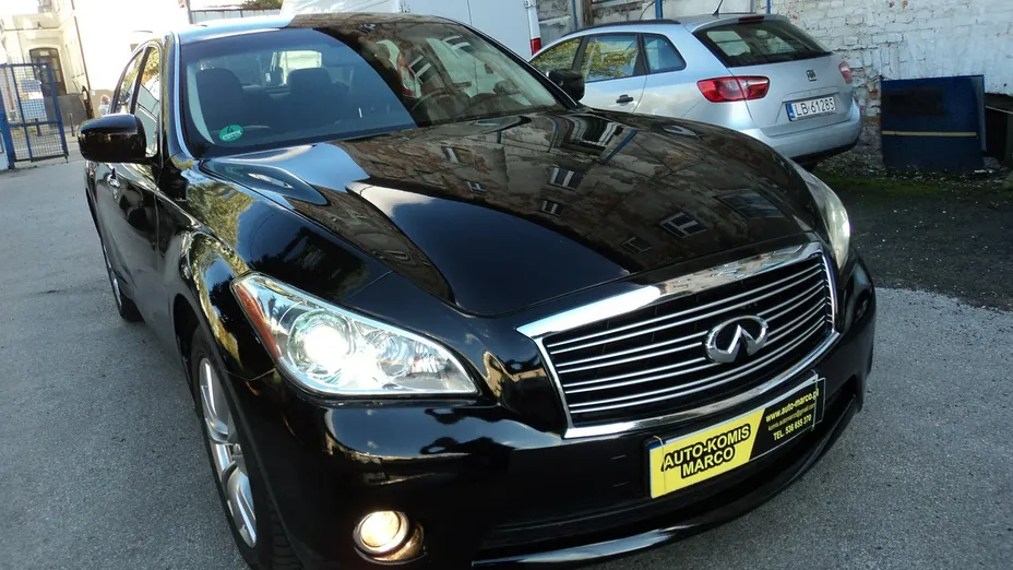 INFINITI M -