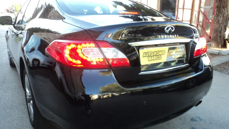 INFINITI M -
